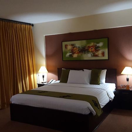 Grand Tembaga Hotel Timika Eksteriør billede